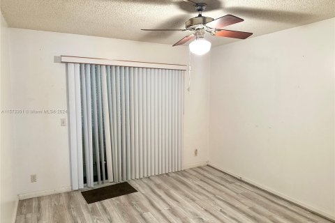 Condo in Pembroke Pines, Florida, 2 bedrooms  № 1134807 - photo 9