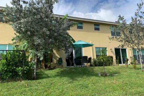 Townhouse in Deerfield Beach, Florida 3 bedrooms, 151.24 sq.m. № 1221690 - photo 4