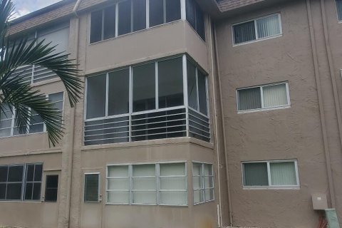 Condominio en venta en Palm Springs, Florida, 1 dormitorio, 65.5 m2 № 1155768 - foto 28