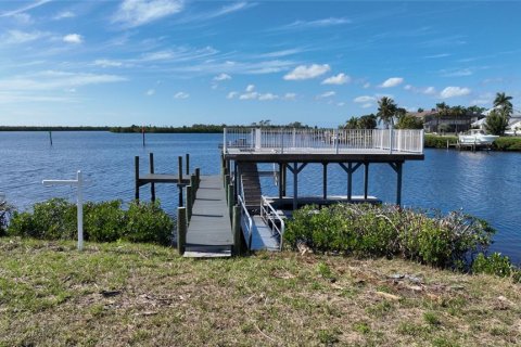 House in Port Charlotte, Florida 4 bedrooms, 259.57 sq.m. № 948543 - photo 27