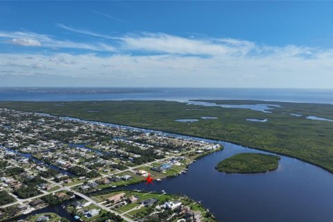 House in Port Charlotte, Florida 4 bedrooms, 259.57 sq.m. № 948543 - photo 29