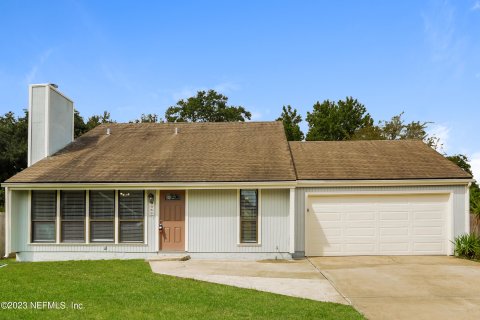 Villa ou maison à louer à Jacksonville, Floride: 3 chambres, 144.37 m2 № 773903 - photo 1