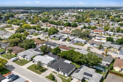 House in Port Richey, Florida 3 bedrooms, 133.97 sq.m. № 1338219 - photo 29