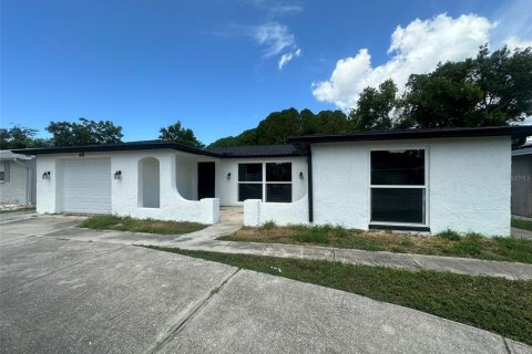 House in Port Richey, Florida 3 bedrooms, 133.97 sq.m. № 1338219 - photo 1