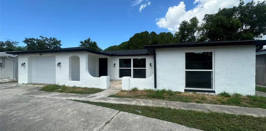 House in Port Richey, Florida 3 bedrooms, 133.97 sq.m. № 1338219