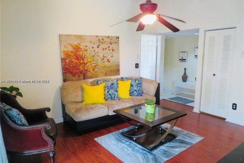 Condo in Pembroke Pines, Florida, 2 bedrooms  № 1116510 - photo 5