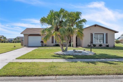 House in Port Charlotte, Florida 2 bedrooms, 97.73 sq.m. № 1415055 - photo 1