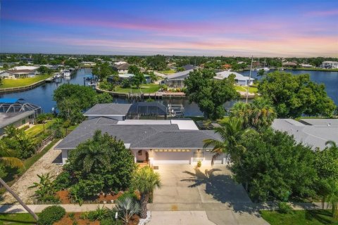 Villa ou maison à vendre à Port Charlotte, Floride: 3 chambres, 208.84 m2 № 1350888 - photo 1