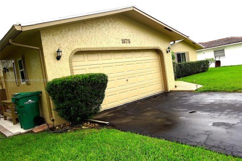 House in Coral Springs, Florida 4 bedrooms, 170.01 sq.m. № 781113 - photo 7