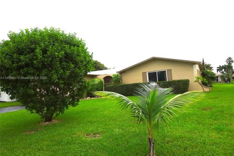 House in Coral Springs, Florida 4 bedrooms, 170.01 sq.m. № 781113 - photo 3