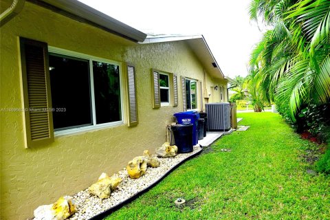 House in Coral Springs, Florida 4 bedrooms, 170.01 sq.m. № 781113 - photo 26