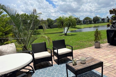 Townhouse in Delray Beach, Florida 3 bedrooms, 132.2 sq.m. № 781072 - photo 21