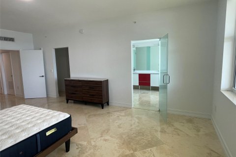 Touwnhouse à vendre à Aventura, Floride: 3 chambres, 238.39 m2 № 983992 - photo 5