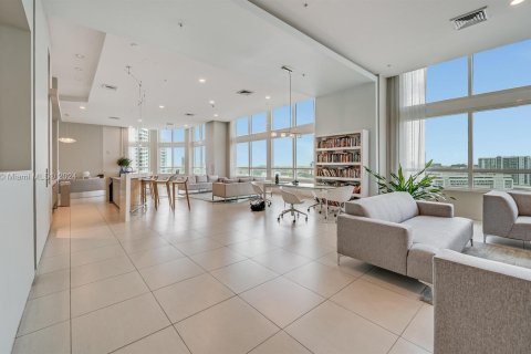 Condominio en venta en Miami, Florida, 1 dormitorio, 80.55 m2 № 1413876 - foto 25