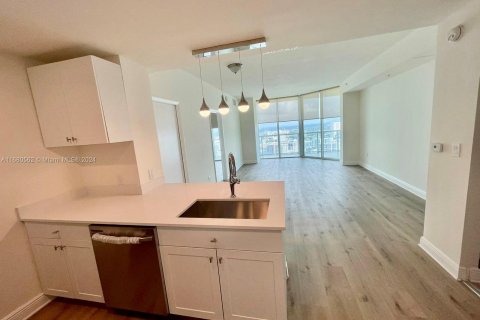 Condominio en venta en Miami, Florida, 1 dormitorio, 80.55 m2 № 1413876 - foto 1