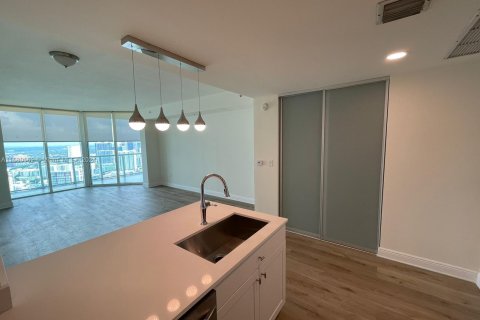 Condominio en venta en Miami, Florida, 1 dormitorio, 80.55 m2 № 1413876 - foto 2