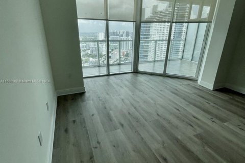 Condominio en venta en Miami, Florida, 1 dormitorio, 80.55 m2 № 1413876 - foto 3