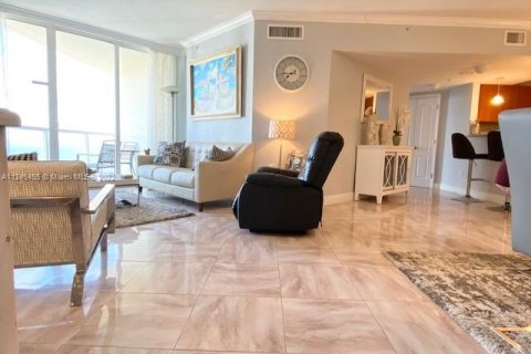 Condominio en alquiler en Sunny Isles Beach, Florida, 2 dormitorios, 152.08 m2 № 31456 - foto 27