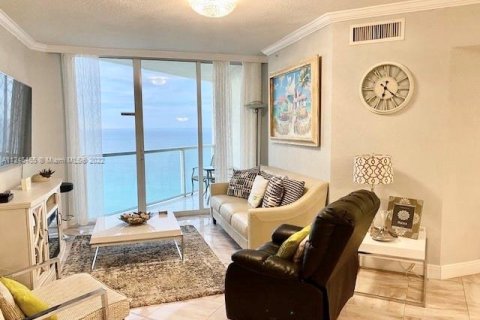 Condominio en alquiler en Sunny Isles Beach, Florida, 2 dormitorios, 152.08 m2 № 31456 - foto 6