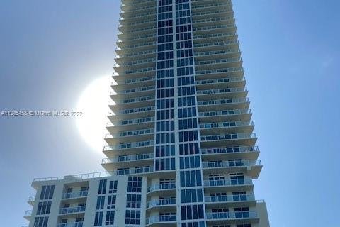 Condominio en alquiler en Sunny Isles Beach, Florida, 2 dormitorios, 152.08 m2 № 31456 - foto 23