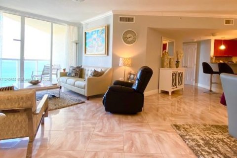 Condominio en alquiler en Sunny Isles Beach, Florida, 2 dormitorios, 152.08 m2 № 31456 - foto 25