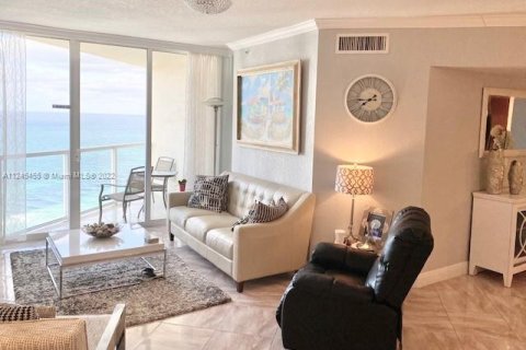 Condominio en alquiler en Sunny Isles Beach, Florida, 2 dormitorios, 152.08 m2 № 31456 - foto 28