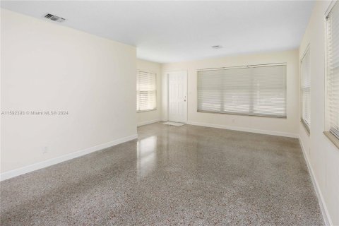 House in Hollywood, Florida 2 bedrooms, 109.53 sq.m. № 1206165 - photo 19