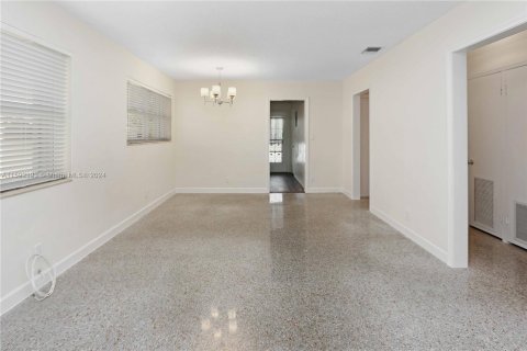 House in Hollywood, Florida 2 bedrooms, 109.53 sq.m. № 1206165 - photo 6