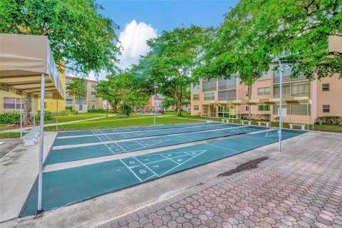 Condo in Lauderdale Lakes, Florida, 2 bedrooms  № 1417806 - photo 22