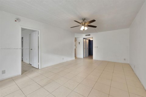 Condo in Lauderdale Lakes, Florida, 2 bedrooms  № 1417806 - photo 6