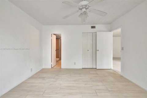 Condo in Lauderdale Lakes, Florida, 2 bedrooms  № 1417806 - photo 13