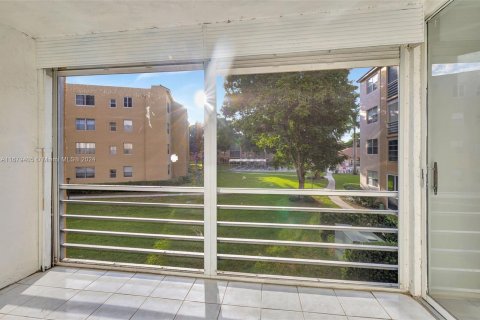 Condo in Lauderdale Lakes, Florida, 2 bedrooms  № 1417806 - photo 5