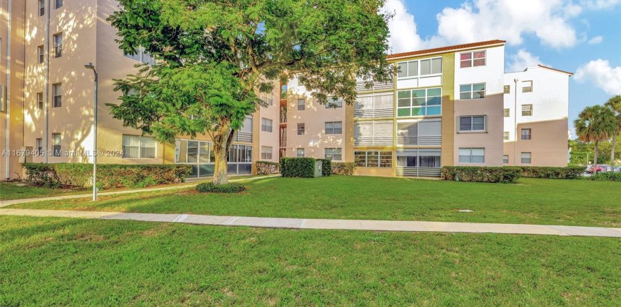 Condo in Lauderdale Lakes, Florida, 2 bedrooms  № 1417806