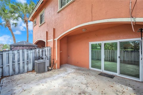 Townhouse in Pembroke Pines, Florida 3 bedrooms, 147.16 sq.m. № 934137 - photo 24