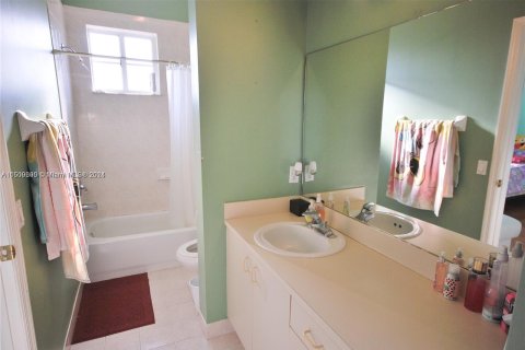 Townhouse in Pembroke Pines, Florida 3 bedrooms, 147.16 sq.m. № 934137 - photo 14