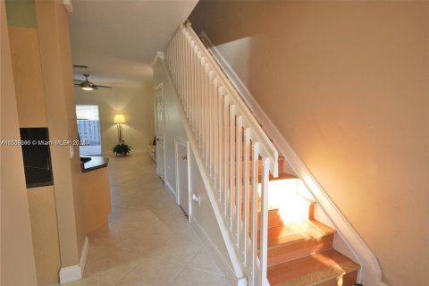 Townhouse in Pembroke Pines, Florida 3 bedrooms, 147.16 sq.m. № 934137 - photo 2