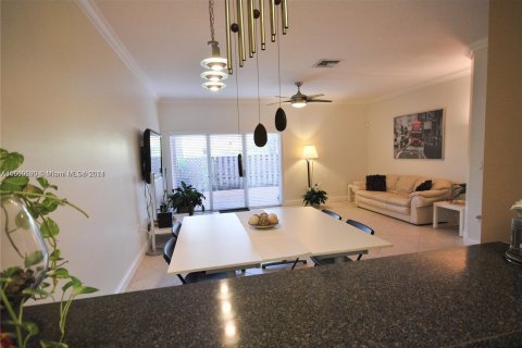 Townhouse in Pembroke Pines, Florida 3 bedrooms, 147.16 sq.m. № 934137 - photo 5