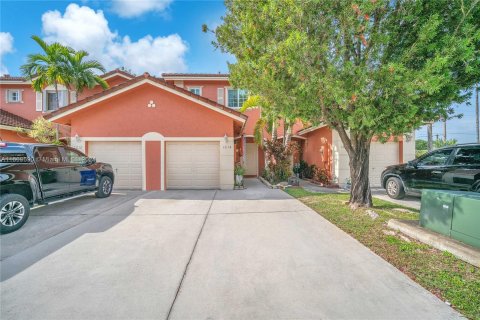 Townhouse in Pembroke Pines, Florida 3 bedrooms, 147.16 sq.m. № 934137 - photo 1