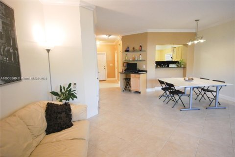 Townhouse in Pembroke Pines, Florida 3 bedrooms, 147.16 sq.m. № 934137 - photo 4