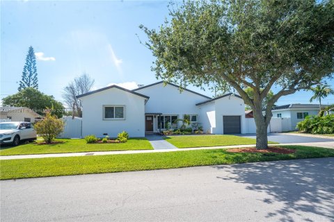 Casa en venta en Cutler Bay, Florida, 3 dormitorios, 171.03 m2 № 1179230 - foto 3