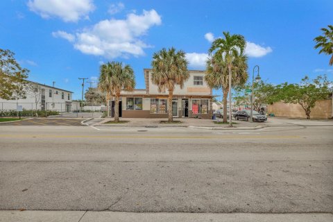 Propiedad comercial en venta en West Palm Beach, Florida № 1154455 - foto 13