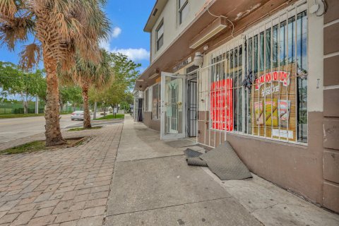 Propiedad comercial en venta en West Palm Beach, Florida № 1154455 - foto 11