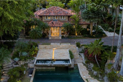Villa ou maison à vendre à Miami, Floride: 13 chambres, 1101.36 m2 № 1236707 - photo 1