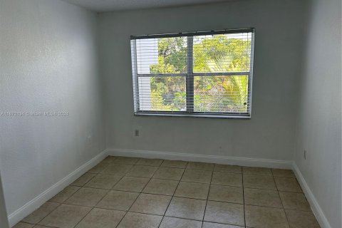 Condo in Sunrise, Florida, 2 bedrooms  № 1394333 - photo 16