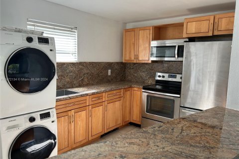 Condo in Sunrise, Florida, 2 bedrooms  № 1394333 - photo 10