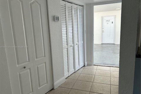 Condo in Sunrise, Florida, 2 bedrooms  № 1394333 - photo 17