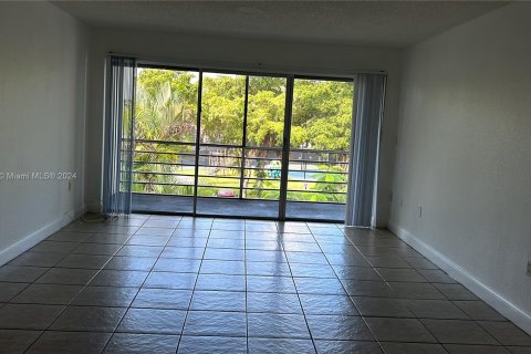 Condo in Sunrise, Florida, 2 bedrooms  № 1394333 - photo 1