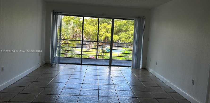 Condo in Sunrise, Florida, 2 bedrooms  № 1394333