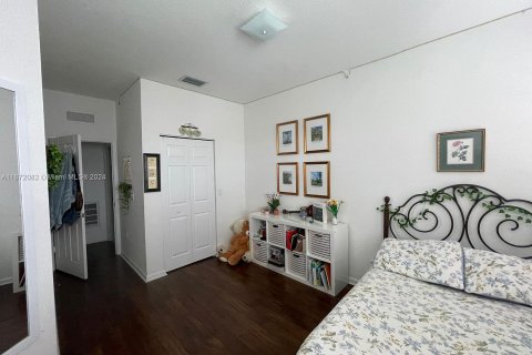 Townhouse in Sunrise, Florida 3 bedrooms, 174.75 sq.m. № 1394291 - photo 13