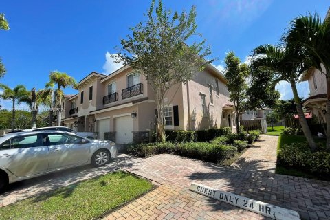 Townhouse in Sunrise, Florida 3 bedrooms, 174.75 sq.m. № 1394291 - photo 17